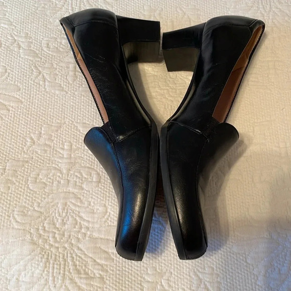 Trotters Black Leather Slip On Loafers 10 M 2” Heel Comfort Style Vintage GUC - Picture 3 of 9